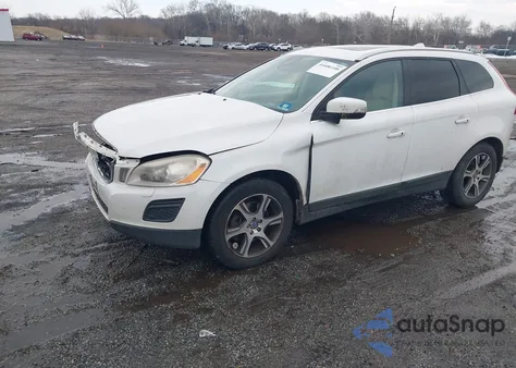 2013 Volvo Xc60 T6/T6 Platinum/T6 Premier Plus/T6 R-Design/T6 R-Design Platinum/T6 R-Design Premier Plus z USA, uszkodzony, nr VIN YV4902DZ9D2388347